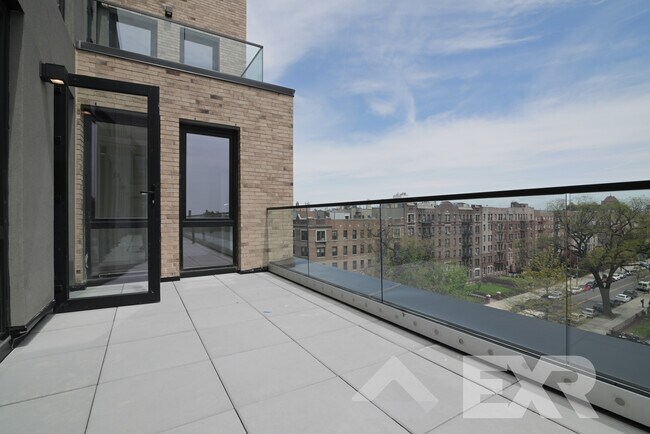 Foto del edificio - 100 Lenox Rd