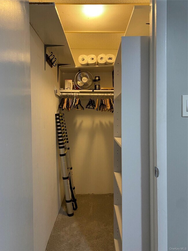 Foto del edificio - 702 Fox Run Ln