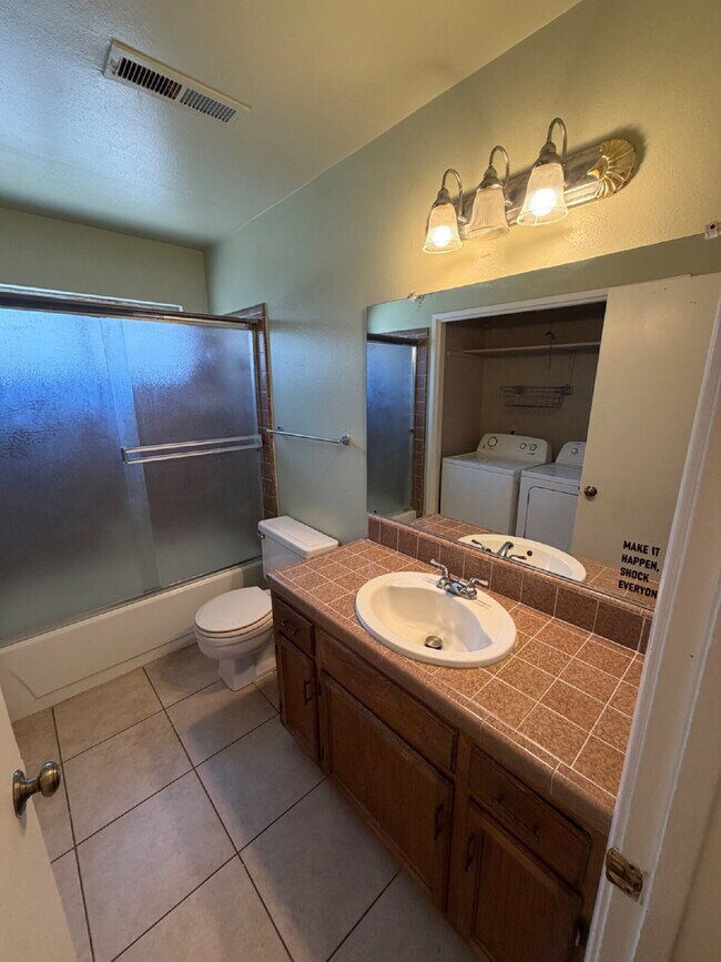 Foto del edificio - LIMITED-TIME MOVE-IN SPECIAL!  Effective July 7, 2026, qualified applicants will receive ½ OFF th...