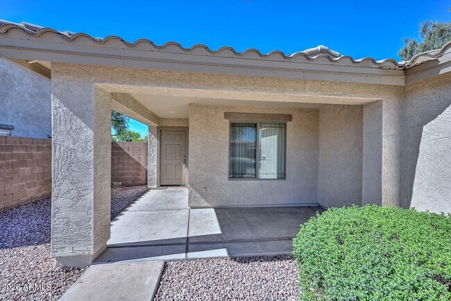 Foto del edificio - 13157 W Clarendon Ave