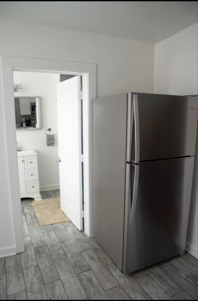 Building Photo - 240 South Ave