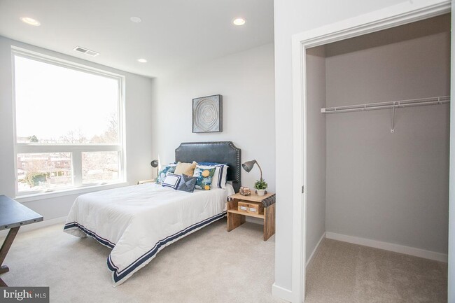Foto del edificio - 5938 Henry Ave