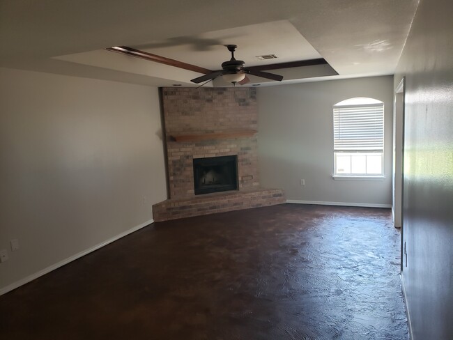 living room - 2005 Regency Blvd