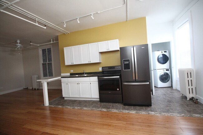 Building Photo - 15 N State St