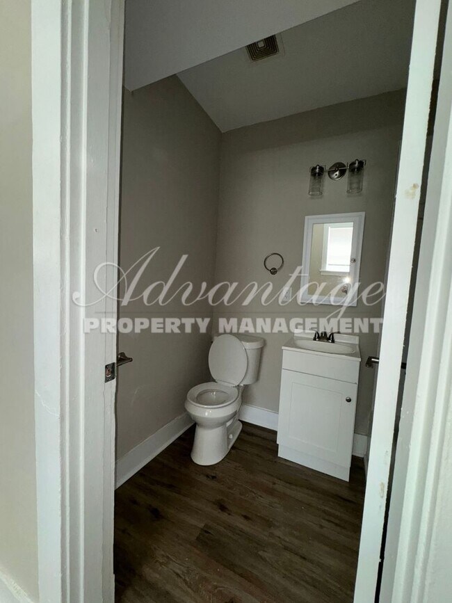 Foto del edificio - Schedule today to see this Midtown 1 Bedro...