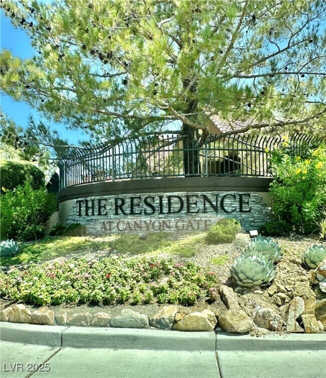 Foto del edificio - 2200 S Fort Apache Rd
