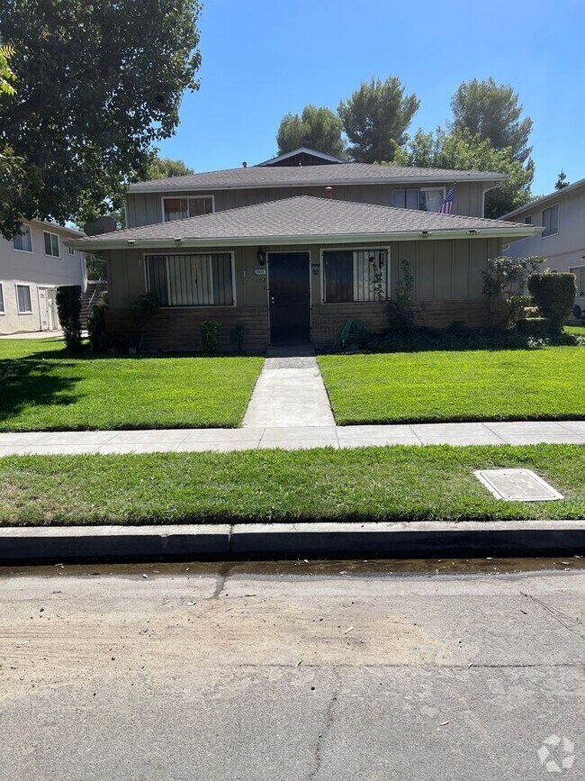 Building Photo - 2839 W Fairmont Ave