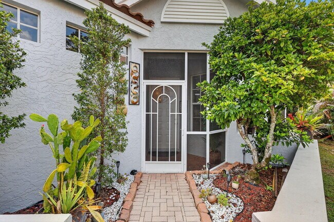 Building Photo - 416 SW Horseshoe Bay