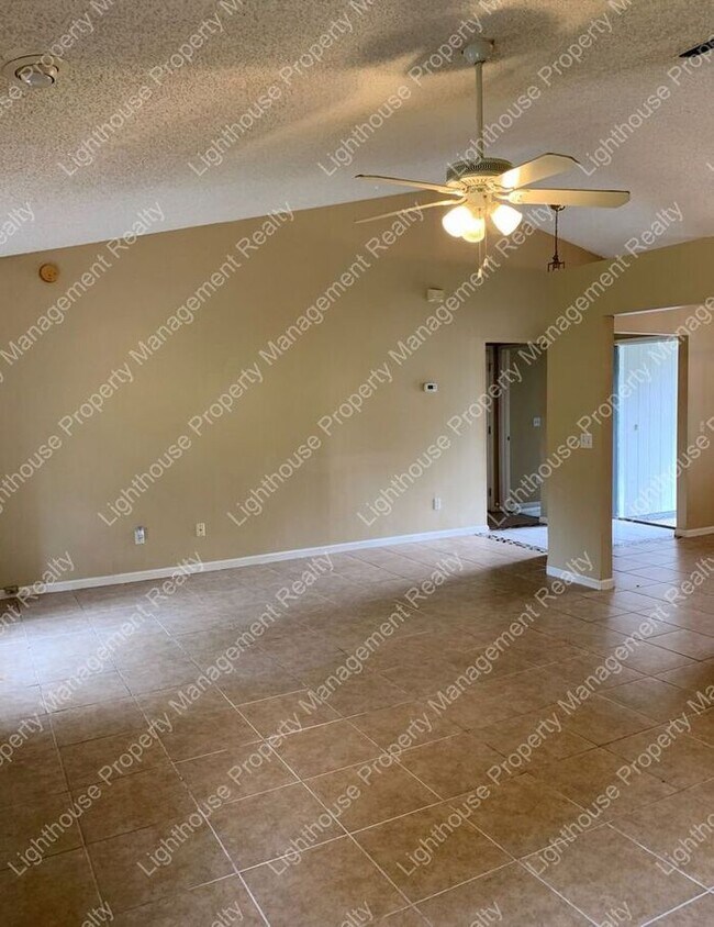 Primary Photo - Beautiful Home Just Minutes to NAS JAX & 2...