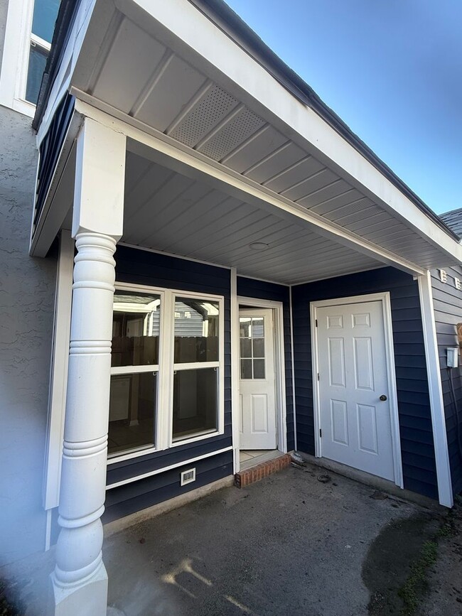 Foto del edificio - Low maintenance condo living may be right for you!