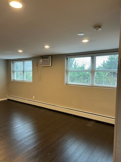 Building Photo - 50 Elm St
