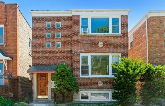 Building Photo - 5735 W Addison St