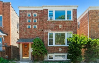 Building Photo - 5735 W Addison St