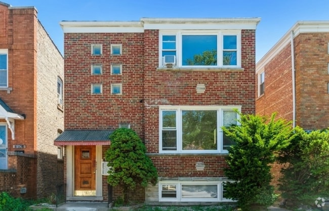 Building Photo - 5735 W Addison St