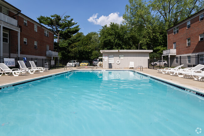 Piscina - The Courtyards at Bensalem