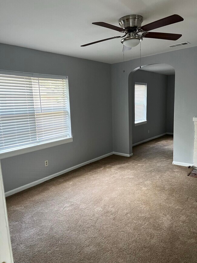 Building Photo - 1613 Elberta Dr