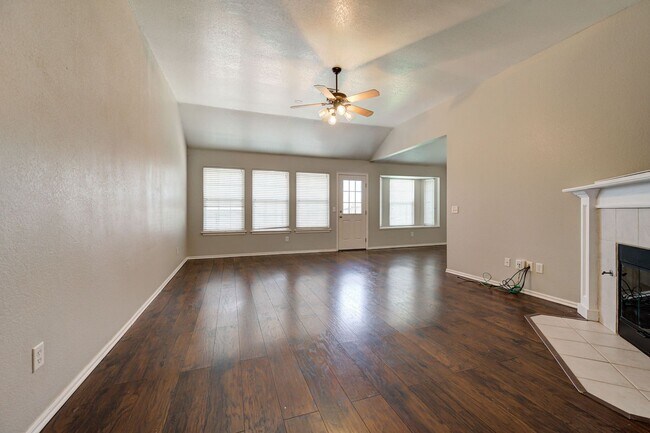 Foto del edificio - Charming 3-Bedroom, 2-Bath Home Next to Broadmoore Elementary!