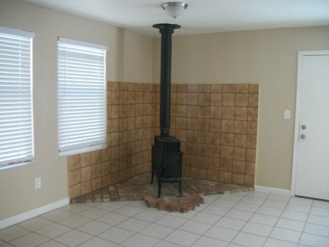Building Photo - 2706 Cascade Ln