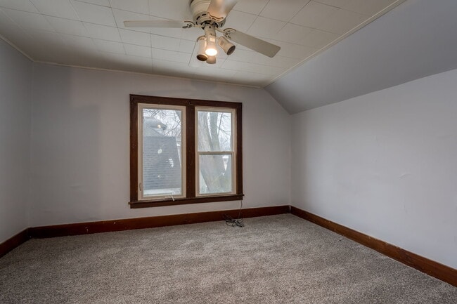 Building Photo - 629 3rd St NE