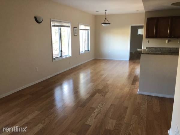 Foto del edificio - 2711 E Maple Rd