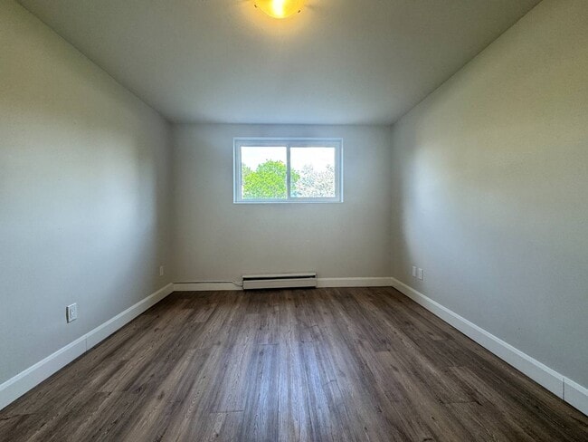 Building Photo - 1100 Wellington St