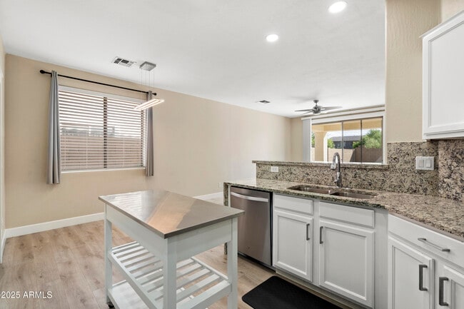 Building Photo - 42130 N 44th Dr