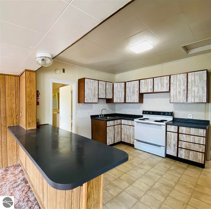 317 Holbrook St, Cadillac, MI 49601 House Rental in Cadillac, MI