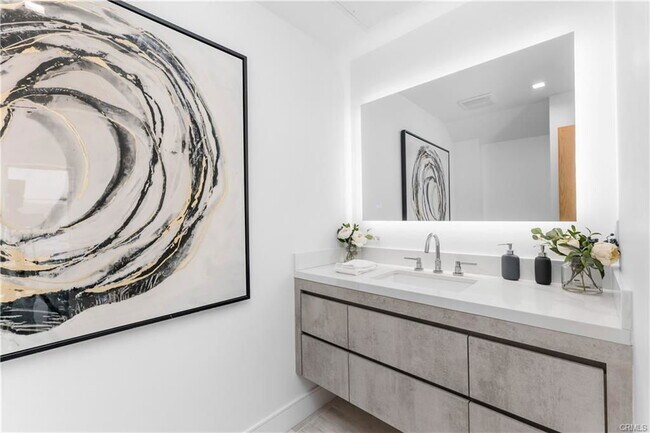 Foto del edificio - 1035 1/2 North Vista Street, West Hollywoo...