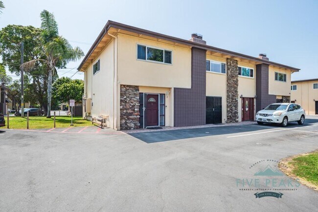 Building Photo - 424 Woodlawn Ave D