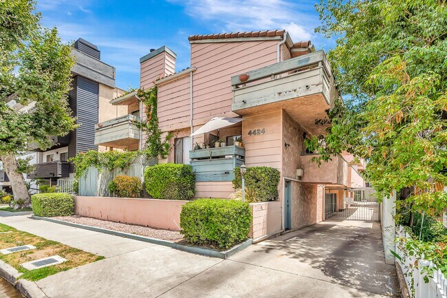 Foto del edificio - 4424 Coldwater Canyon Ave