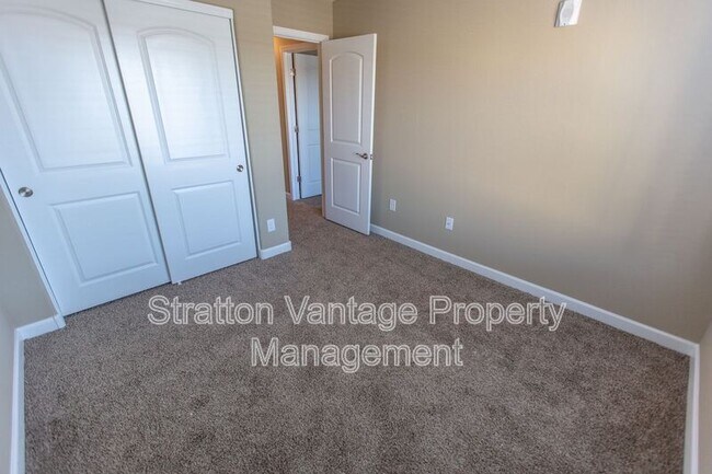 Foto del edificio - 240 W Juniper Ave