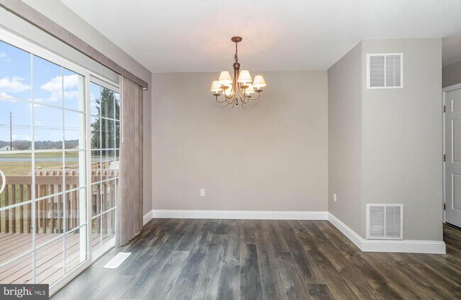 Building Photo - 104 Buckley Dr