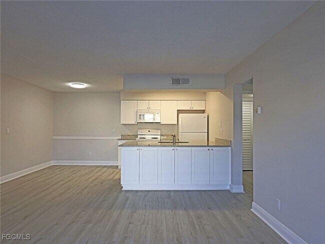 Foto del edificio - 5305 Summerlin Rd