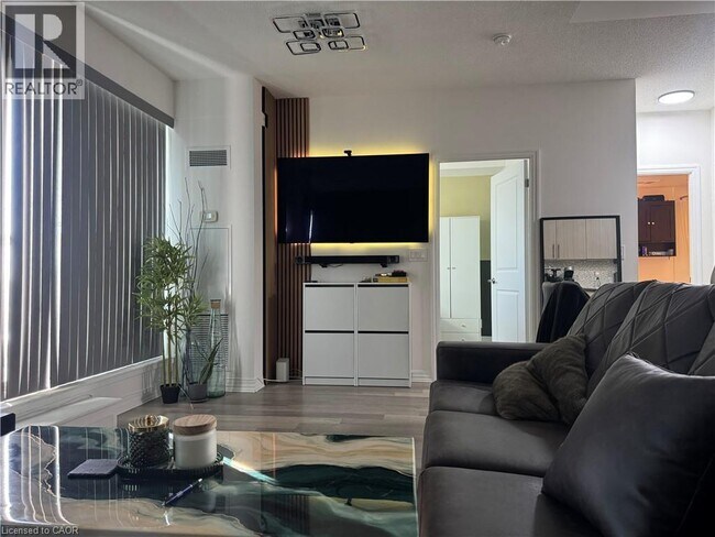 Photo du bâtiment - 80 Esther Lorrie Dr