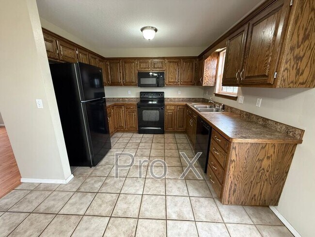 Building Photo - 1603 Annie Baxter Ave