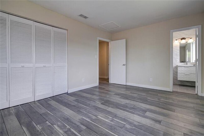 Building Photo - 790 NE 46th Ct