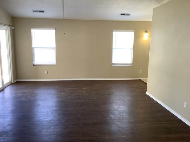 Foto del edificio - 7623 Banyon Ave NW