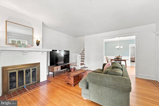 Building Photo - 610 Woodcrest Ave