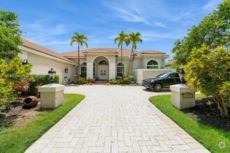 Building Photo - 2708 Meadowood Dr