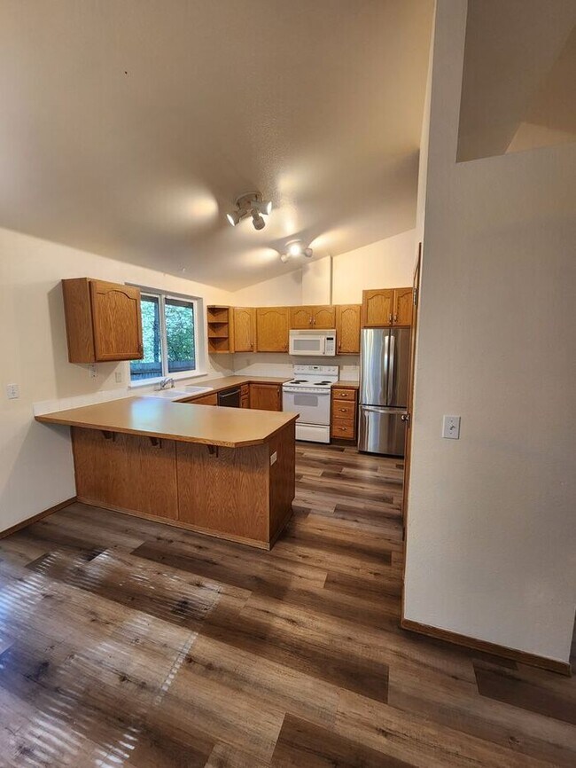 Building Photo - Outdoor enthusiasts dream community! Clear...