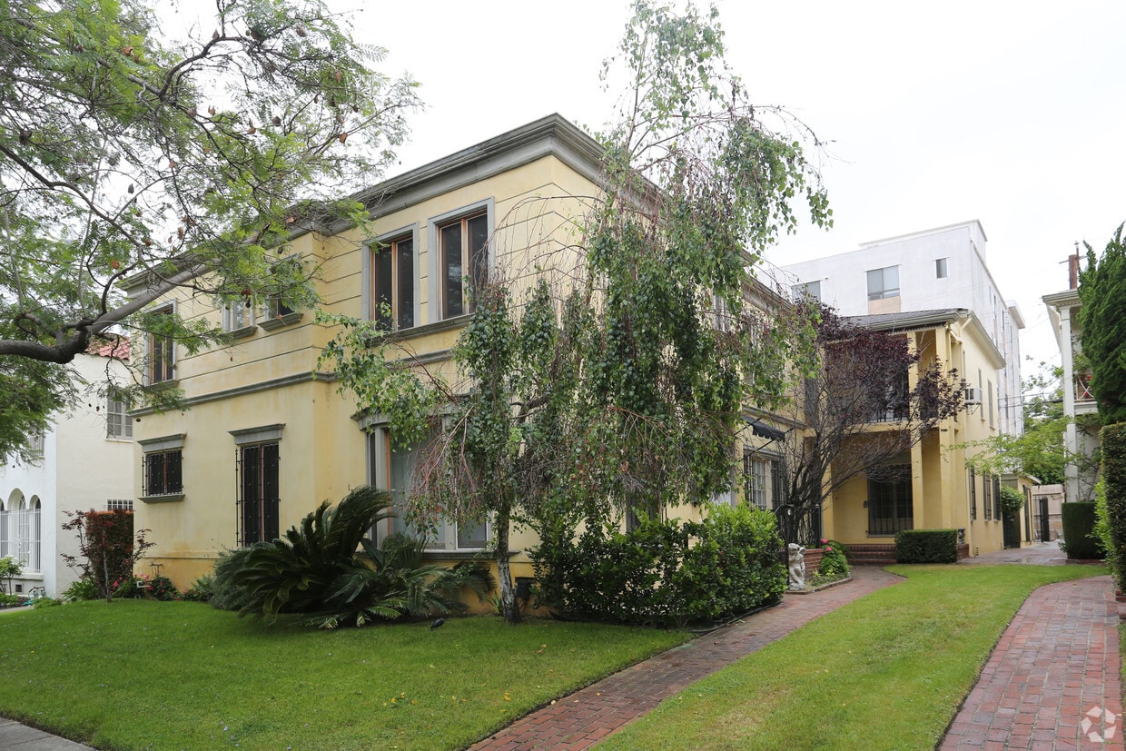 Primary Photo - 157 N La Peer Dr