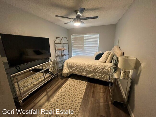 Building Photo - 3 br, 2.5 bath House - 26 Oakwood Park
