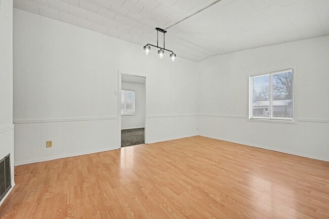 Building Photo - 2423 Sonora St