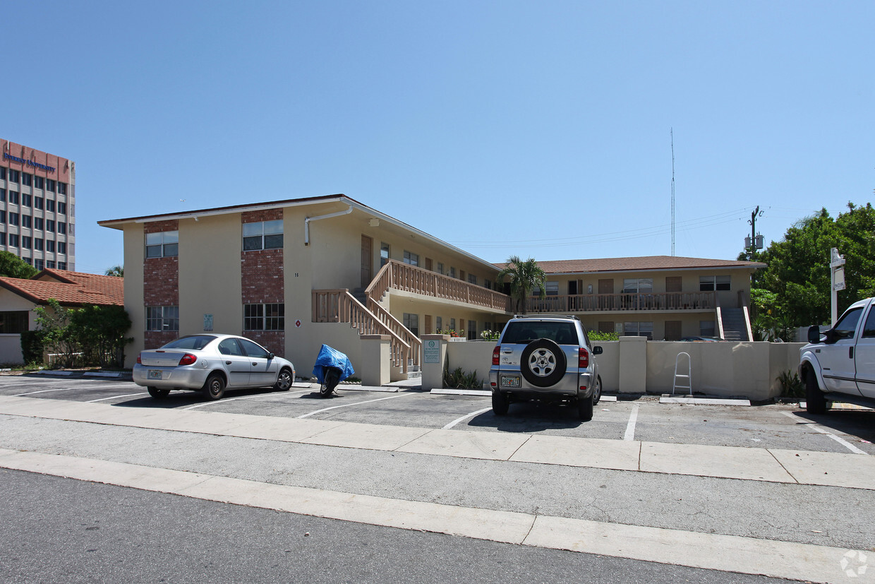 Primary Photo - Petrock Motel