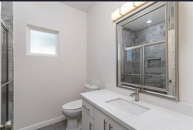 Foto del edificio - 1424 W Franklin Ave