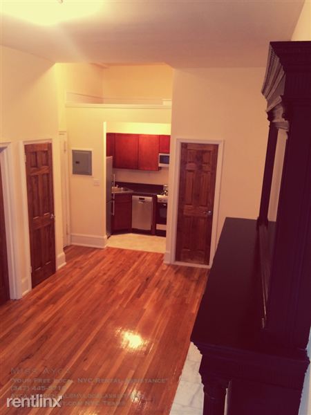Building Photo - 109 W 75th St