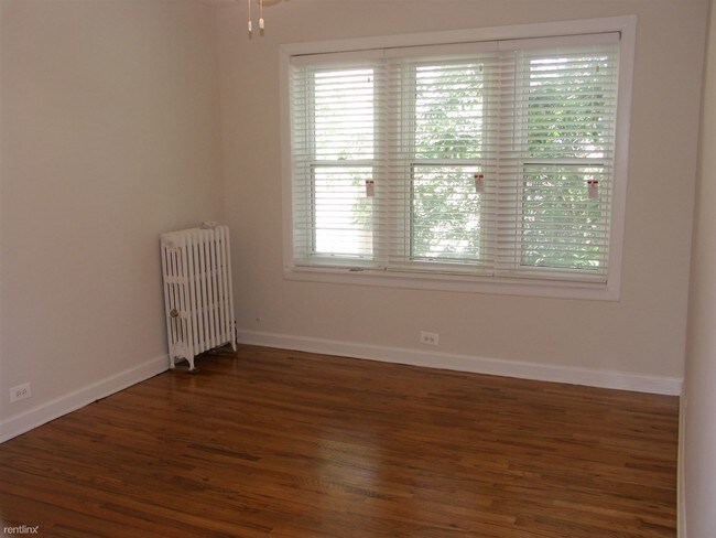 Building Photo - 1257 W Lunt Ave