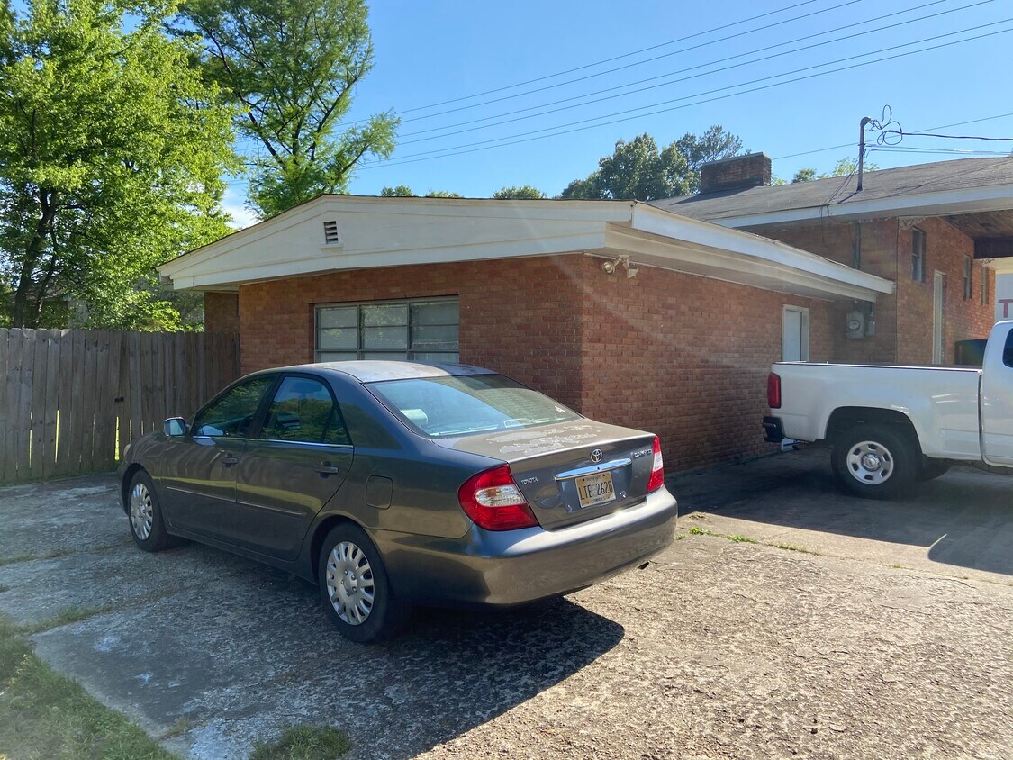 Foto principal - 905 Louisville St