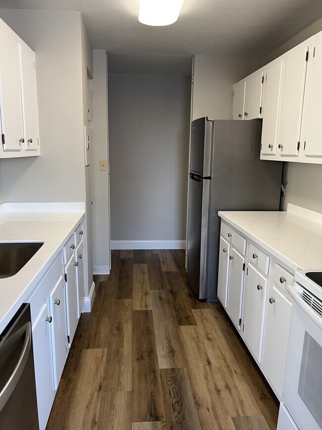 1202 Kanawha Blvd E Unit 1C, Charleston, WV 25301 Room for Rent in