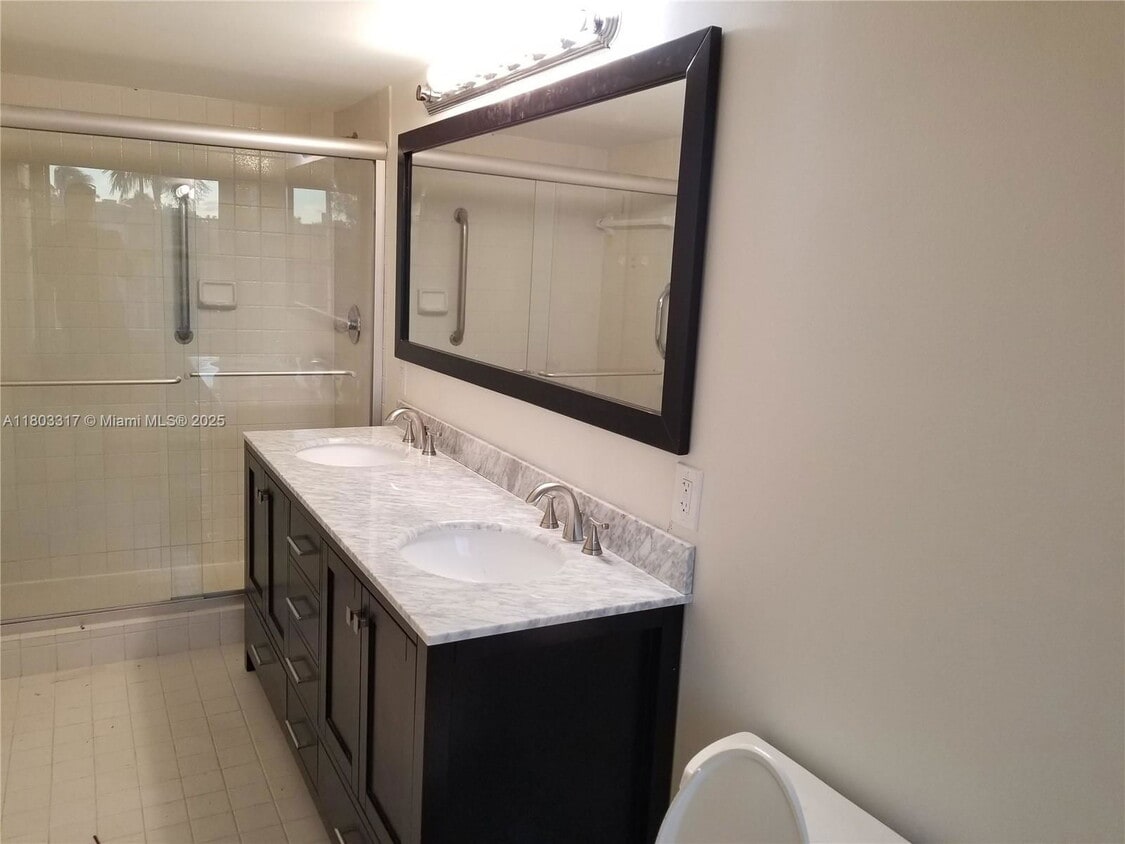 Foto del edificio - 907 NE 27th Ave